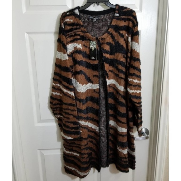 New!! Plus‎ Eyelash fuzzy tiger striped coat plus - Picture 1 of 6